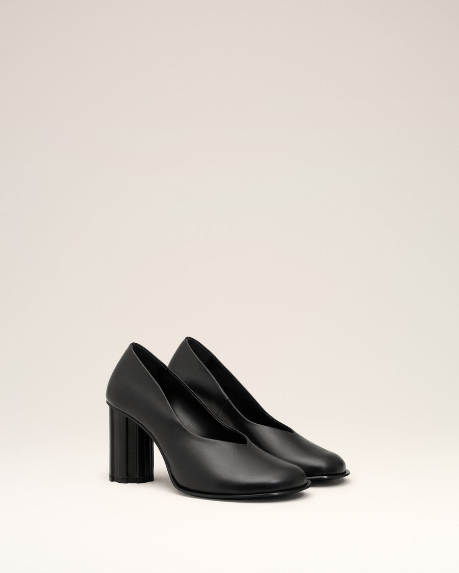 Black Leather Anatomical-toe Piano Pumps