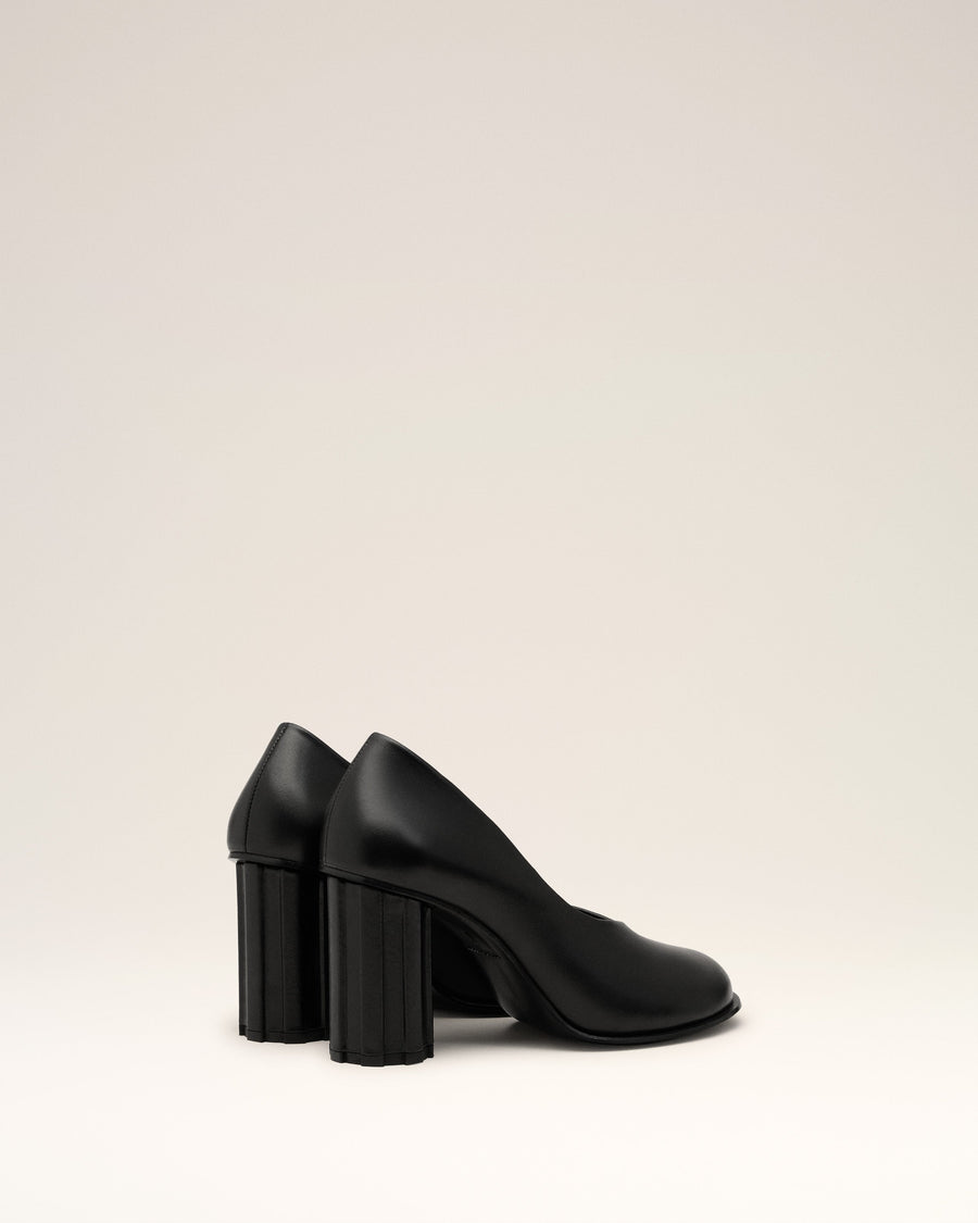 Black Leather Anatomical-toe Piano Pumps